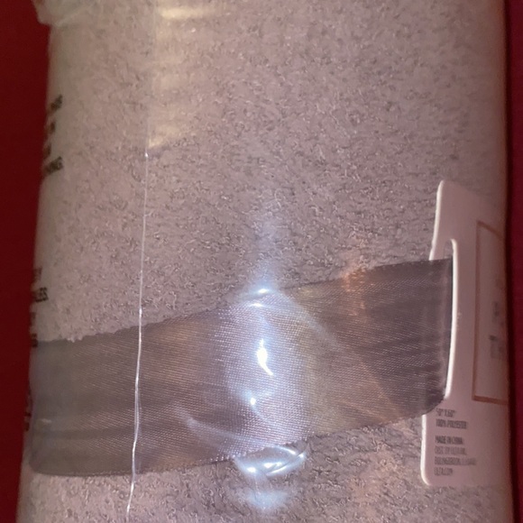 Brand New Mauve Limited Edition Plush Throw - Picture 4 of 4